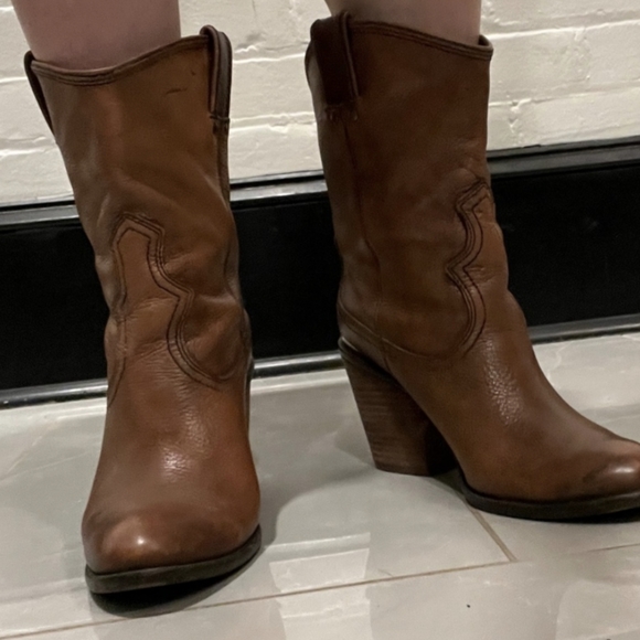 💥SOLD!💥Lucky Brand Cowboy Boots - Picture 4 of 9